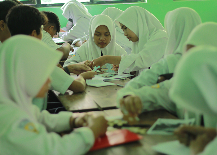 FOKUS: Siswa SMPN Purwoasri belajar di kelas. Selain PPDB zonasi di SMP Kota Kediri, puluhan SMP di Kabupaten Kediri juga menggelar PPDB tahap 1 hari ini.