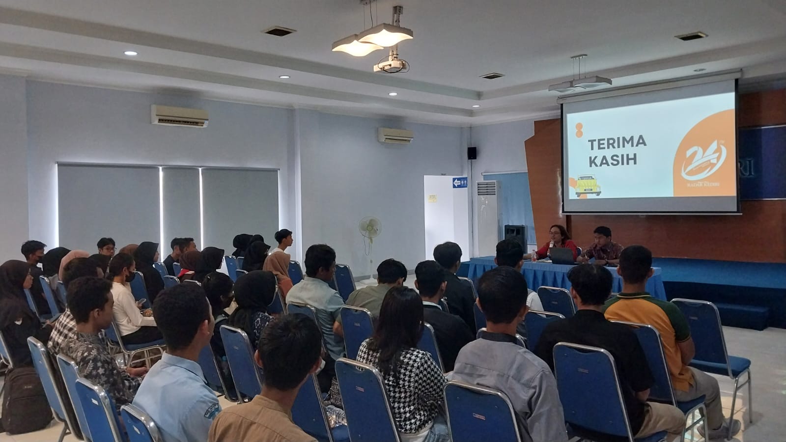 PENGARAHAN : Puluhan peserta Rumbling City mengikuti technical meeting di Brantas Room Jawa Pos Radar Kediri (7/7).