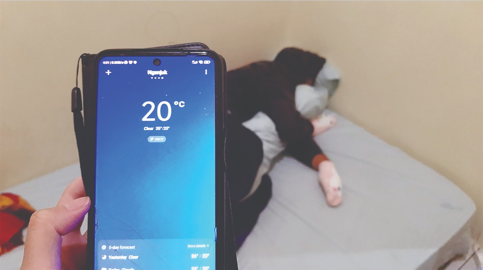 DINGIN: Suhu di Kecamatan Nganjuk menyentuh 20 derajat celcius saat dini hari.
