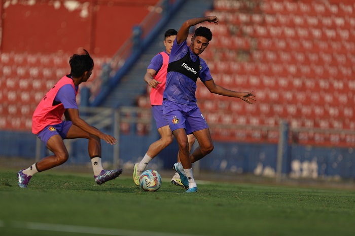 TENSI TINGGI: Latihan pemain Persik Kediri di Stadion Brawijaya berlangsung ketat. Marcelo ingin anak asuhnya berlatih sungguh sungguh.