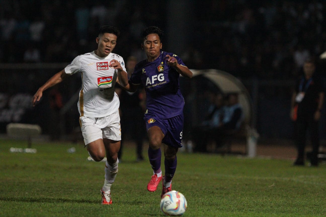 KALAH LAGI: M Khanafi gagal membawa kemenangan untuk Persik saat melawan Persija, Minggu (17/9).