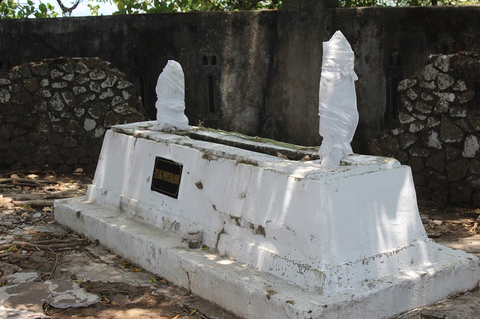 BERSEJARAH: Makam Eyang Bontjolono yang berada di kawasan Gua Selomangleng. Destinasi wisata ini menawarkan keindahan alam dan sejarah.