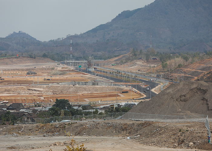 MULAI TAMPAK: Progress pembangunan Bandara Internasional Dhoho Kediri sudah tembus 90 persen. Mayoritas proyek fisik mulai terlihat bentuknya.