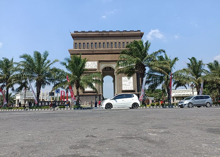 Kawasan Simpang Lima Gumul (SLG) Kabupaten Kediri.