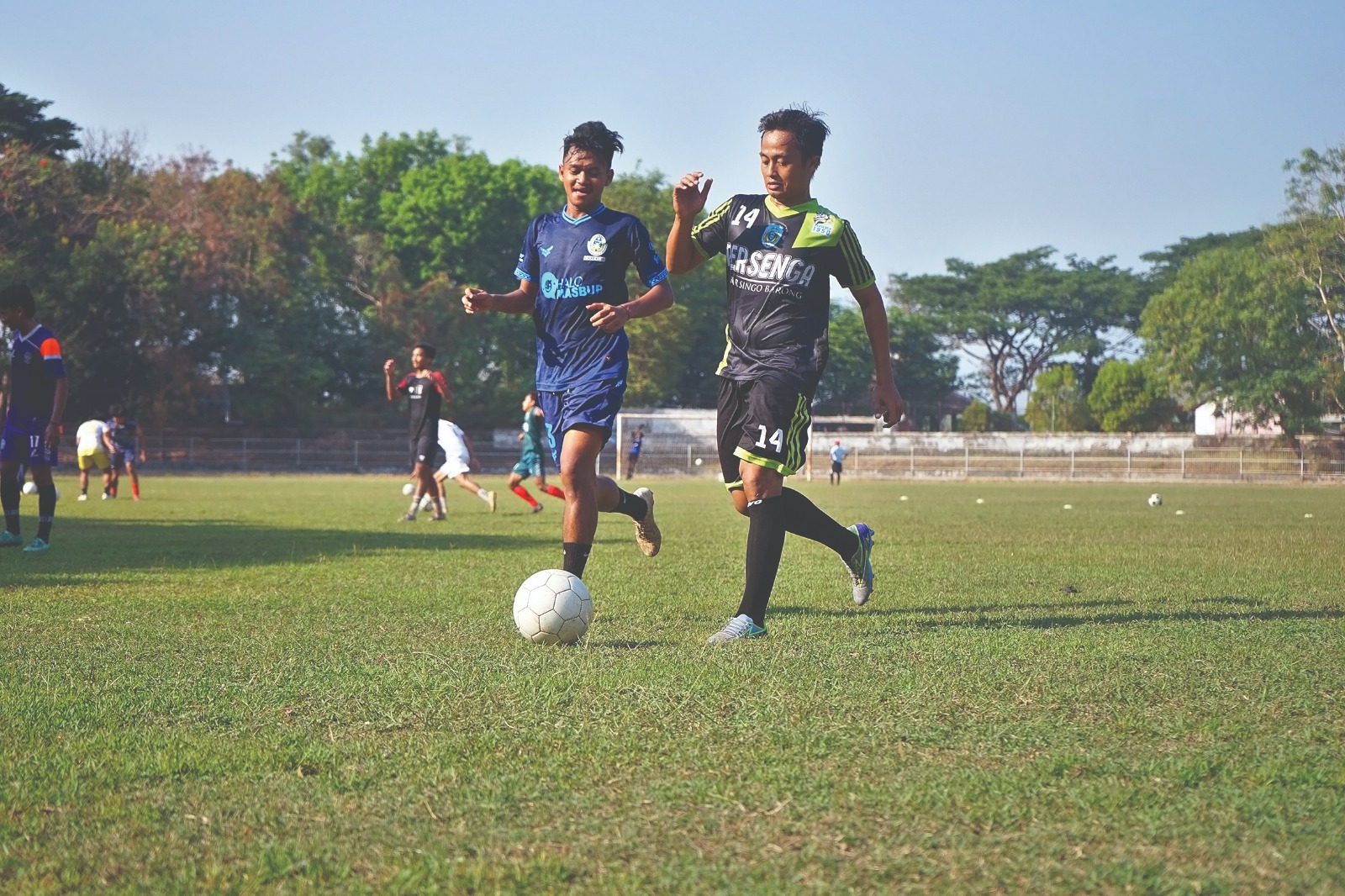 BERPENGALAMAN: Jatmiko (kanan), pemain senior Persenga siap tampil.