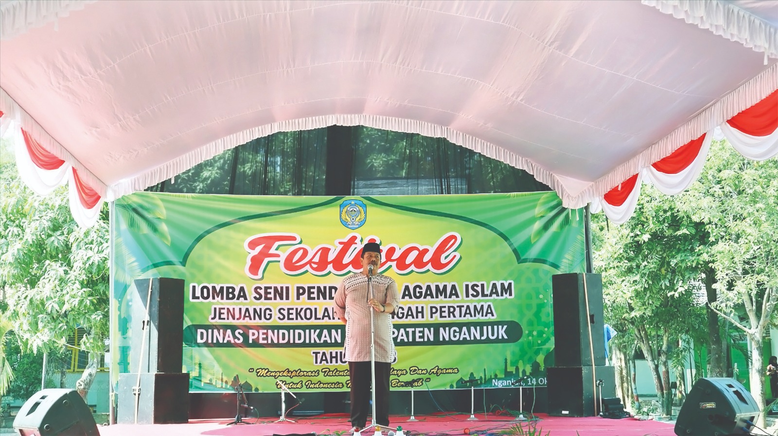 BERPRESTASI: Kepala DInas Pendidikan Kabupaten Nganjuk Sopingi membuka Festival Lomba Seni (FLS) Pendidikan Agama Islam (PAI) tingkat SMP. Kak Sopingi meraih penghargaan di JP Radar Nganjuk Awards2023