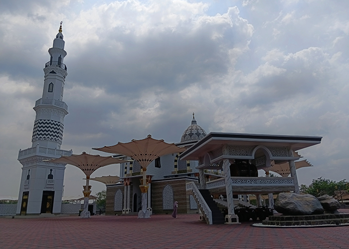 INDAH: Masji Jami Imam Baidhowi tampak megah. Desain Bangunan Terinspirasi dari Masjid Nabawi.