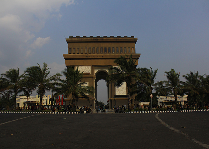 IKONIK: Suasana di sekitar monumen SLG Kediri. Satlantas Polres Kediri akan mengintensifkan patroli rutin kawasan tersebut untuk menekan angka kriminalitas.