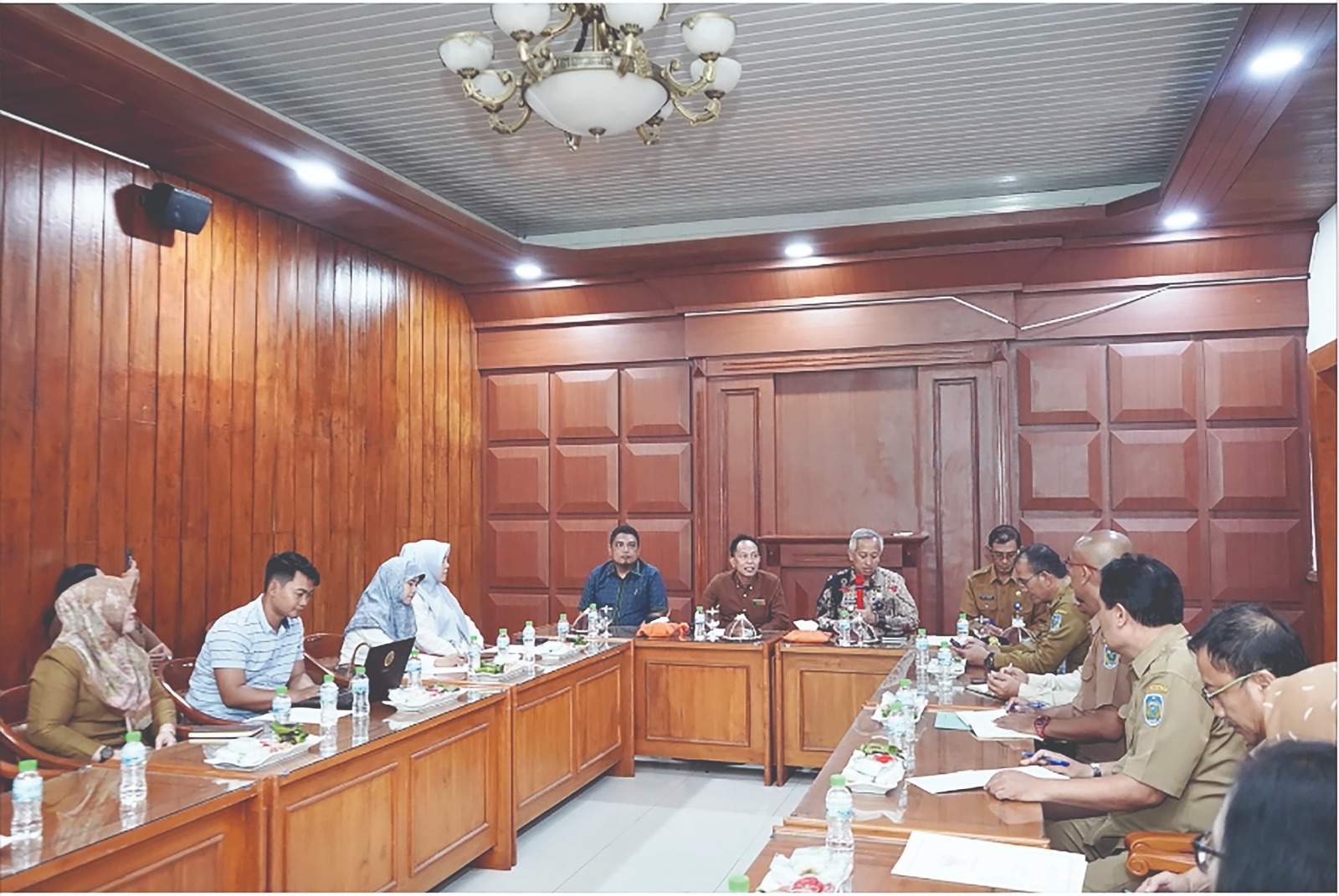 NGANJUK, JP Radar Nganjuk- Penjabat (Pj) Bupati Nganjuk Sri Handoko Taruna menerima kunjungan Pemerintah Ka&shy;bupaten (Pemkab) Gresik di Ruang Pringgitan Pemkab Nganjuk, kemarin. Kunjungan itu dalam ran