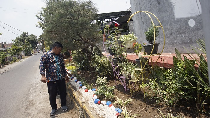 INDAH: Tim juri Prodamas Plus 2023 saat melakukan peninjauan lapangan. Program Pemberdayaan Masyarakat (Prodamas) Plus ini merupakan program unggulan Pemerintah Kota (Pemkot) Kediri.