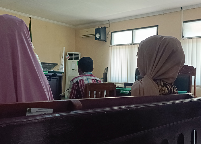 KAPOK: Mhd menjalani sidang tipiring di Pengadilan Negeri (PN) Kabupaten Kediri kemarin. Mhd dihukum denda Rp 150 ribu.