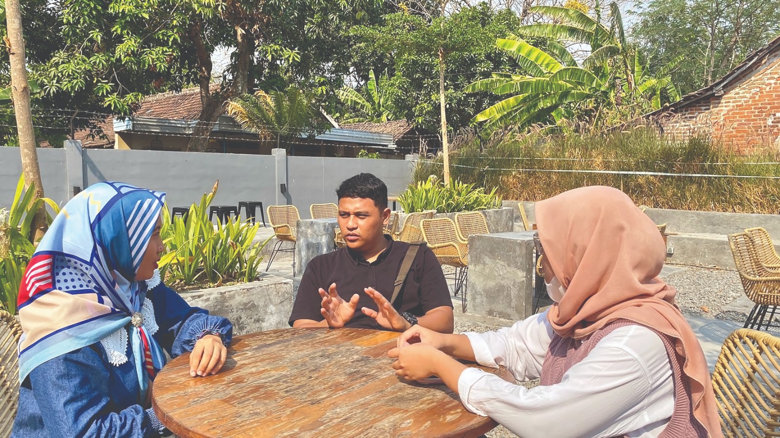 SUKARELAWAN: Febri Tri Arianto, Survivor Mental Health berbagi pengalaman dengan komunitas peduli mental health.