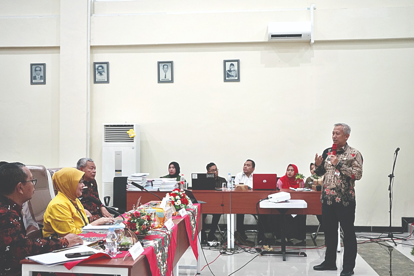 PENGARUSUTAMAAN GENDER: Pj Bupati Nganjuk Sri Handoko Taruna memaparkan kebijakan daerah untuk mewujudkan Nganjuk Maju dan Bermartabat. Kepala Bappeda Fadjar Djudiono (paling kanan).