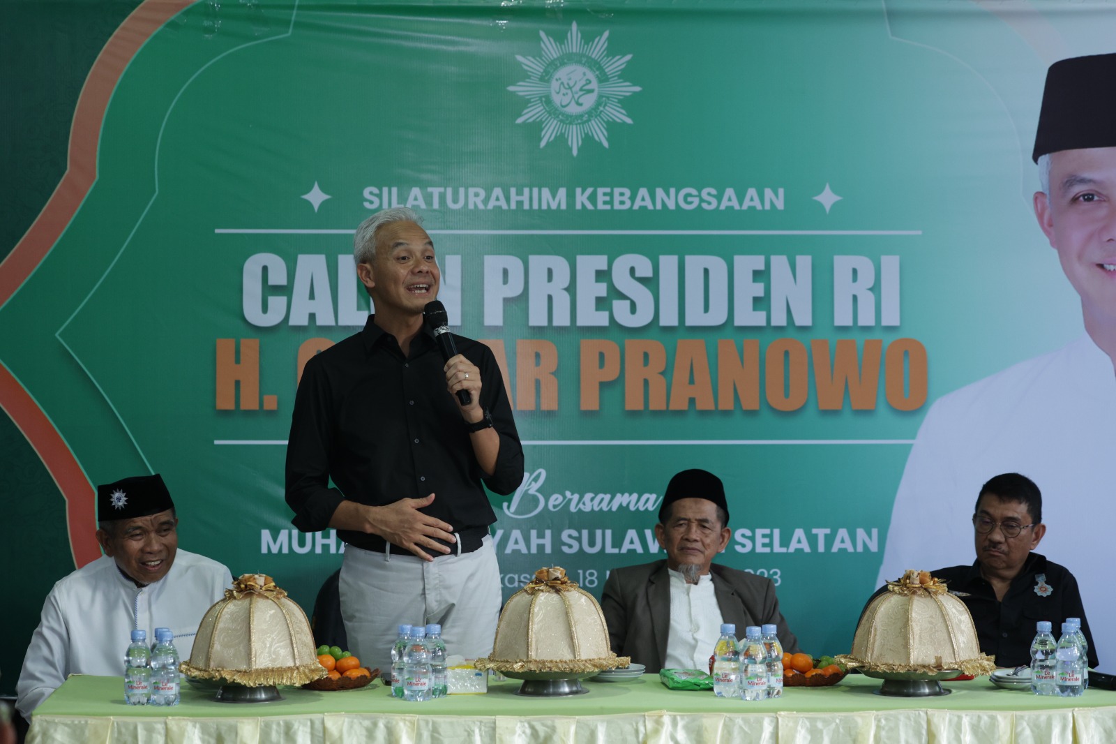 BERBAGI GAGASAN: Ganjar Pranowo mengunjungi kantor pimpinan daerah Muhammadiyah (PDM) Kota Makassar, Sulawesi Selatan, pada Sabtu (18/11).