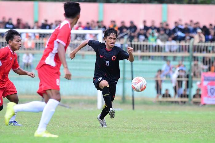 PEKERJAAN RUMAH: Pemain Persedikab saat dikalahkan oleh Persibo.