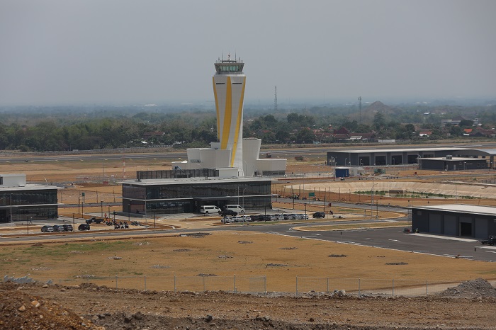 SIAP BEROPERASI: Bangunan Air Traffic Control (ATC) tower di Bandara Kediri selesai dibangun. Bandara dijadwalkan beroperasi 8 Desember nanti.