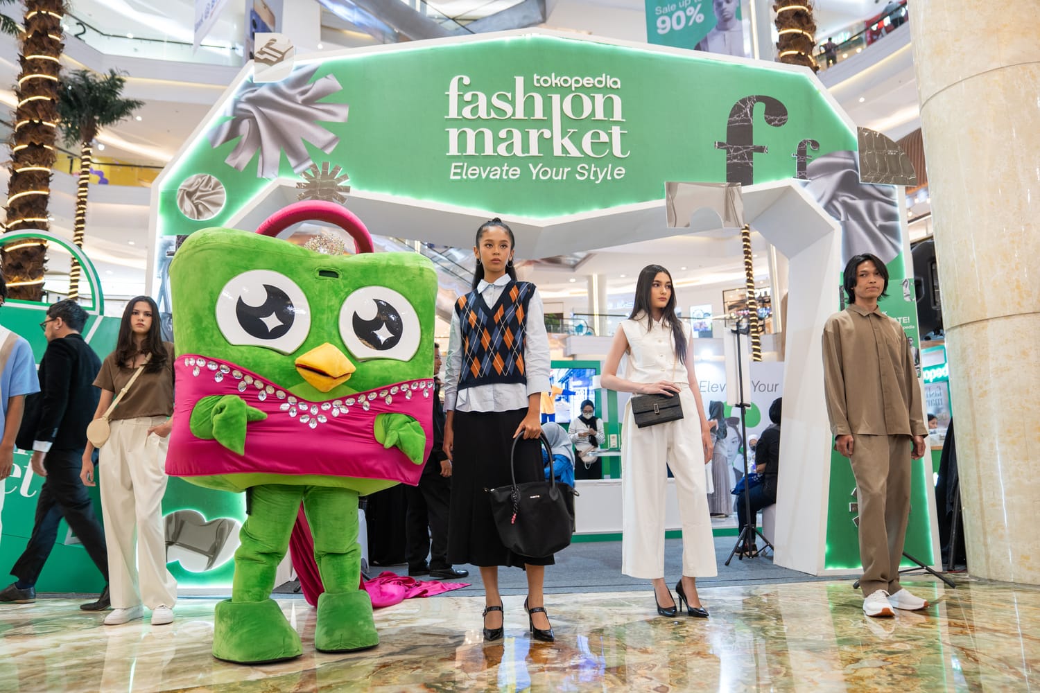 KEREN: Tokopedia Fashion Market dan fitur terbaru Tokopedia &lsquo;Ambil di Tempat&rsquo; diluncurkan bersamaan; belanja jadi lebih mudah.