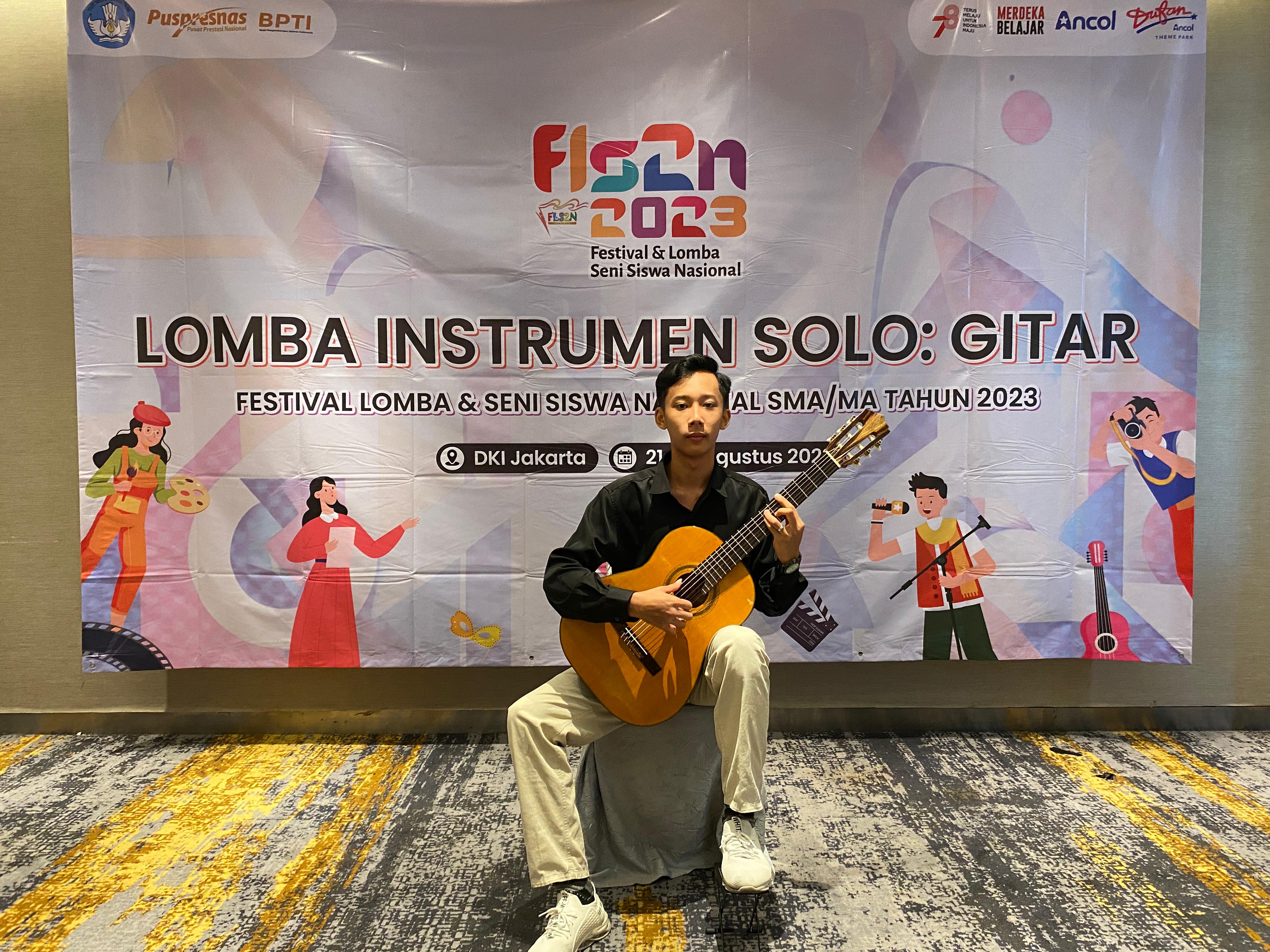 PIAWAI: Yosua Malmsteen saat mengikuti lomba instrument solo gitar FLS2N di Jakarta pada Agustus 2023 silam.