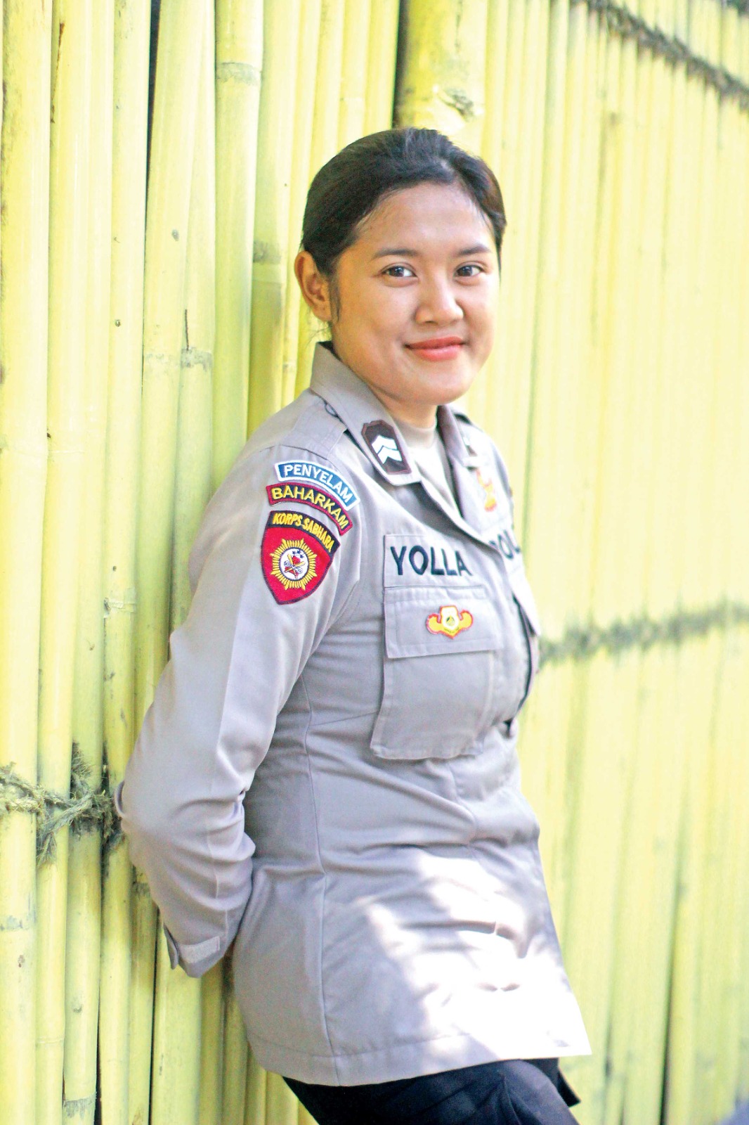 ANDAL: Briptu Yolla Vidiana yang punya sertifikat penyelam. (Foto: Asad MS/JPRK)