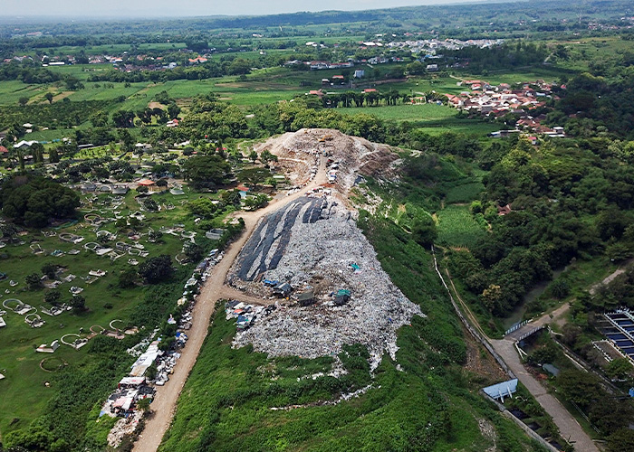 OVERLOAD: Kondisi TPA Klotok dengan sampah yang menggunung difoto dari udara.