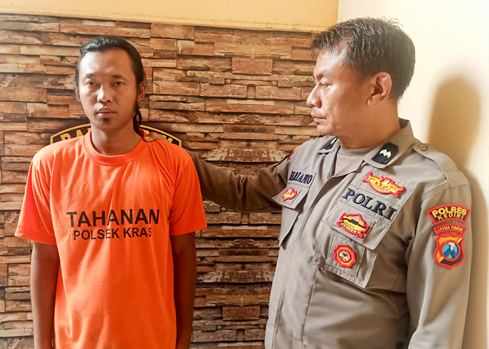 TAK BERKUTIK: Tersangka Mohamad Sipaul Fuad, diamankan oleh anggota Polsek. Kras karena diduga nekat melakukan pencurian.