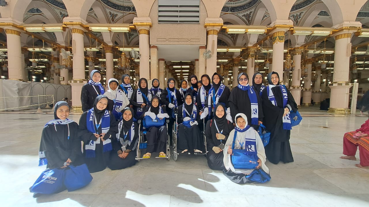 SENANG: Rombongan jemaah putri Rameyza juga bisa masuk ke Raudhah di hari terakhir.