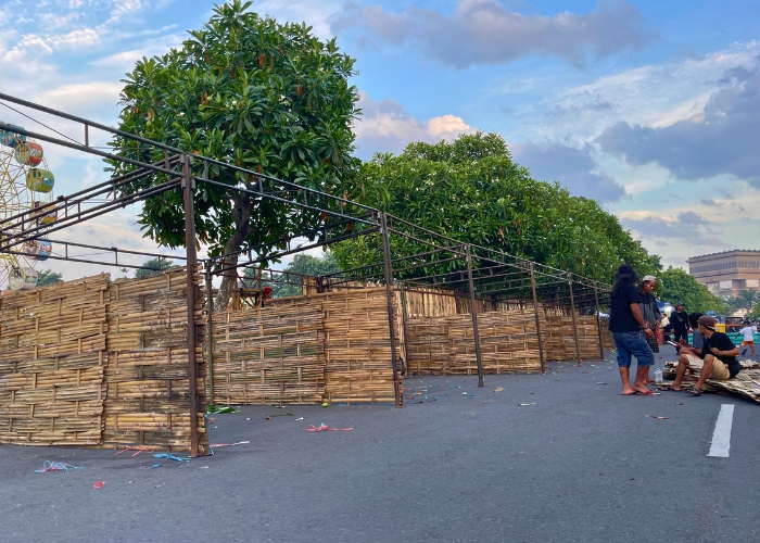 JADUL: Stan dengan tema tempo dulu bisa dijumpai di area pameran Festival Budaya: Kediri Kuno-Kini.  Juga bisa ditemui aneka permainan dan makanan jadul di zona ini.