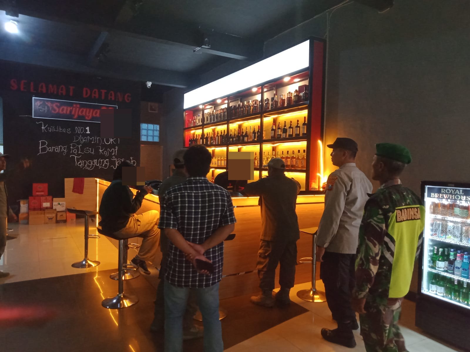 SIDAK: Petugas gabungan melakukan pengawasan beberapa tempat hiburan malam di wilayah Kota Kediri.