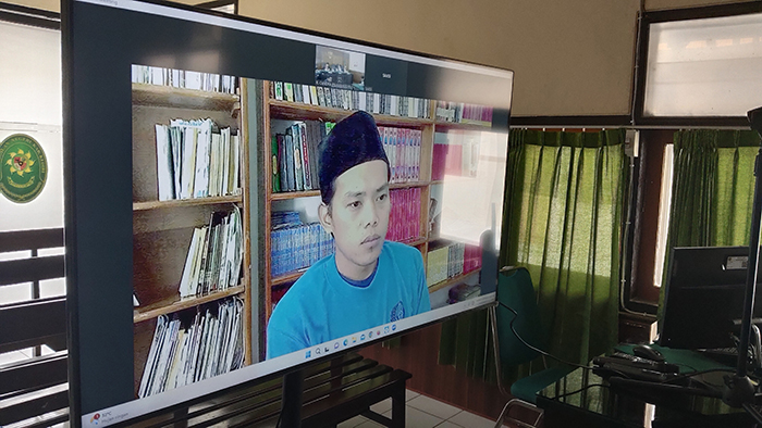 PESAKITAN: Nur Abidin, terdakwa kasus pencabulan hanya diputus tujuh tahun. Vonis tersebut lebih ringan dua tahun dari tuntutuan jaksa.