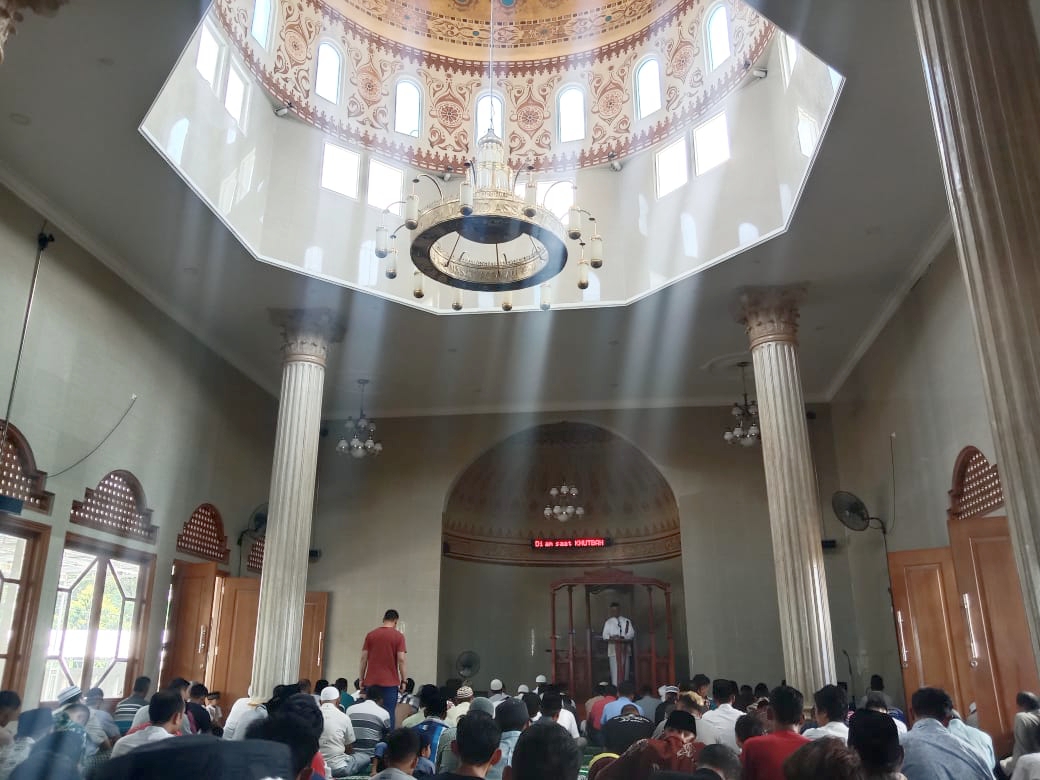 ESTEKTIK: Pemandangan di dalam masjid AsSalam Pare Kediri.