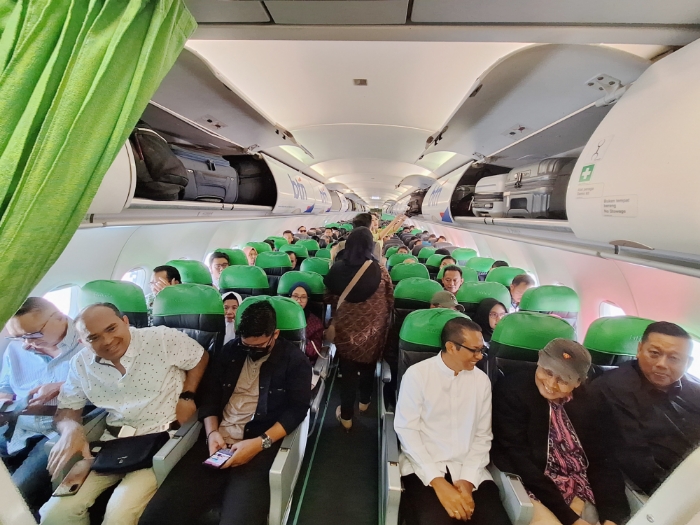 SIAP TERBANG: Suasana di kabin pesawat Citilink sebelum take off menuju Bandara Dhoho Kediri, Jumat (5/4).