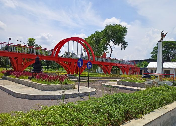 SPOT WISATA BARU: Taman Purwoasri menjadi salah satu taman andalan di Kabupaten Kediri. Ke depannya, Bumdes Mranggen akan turut mengelola lahan parkir di taman ini