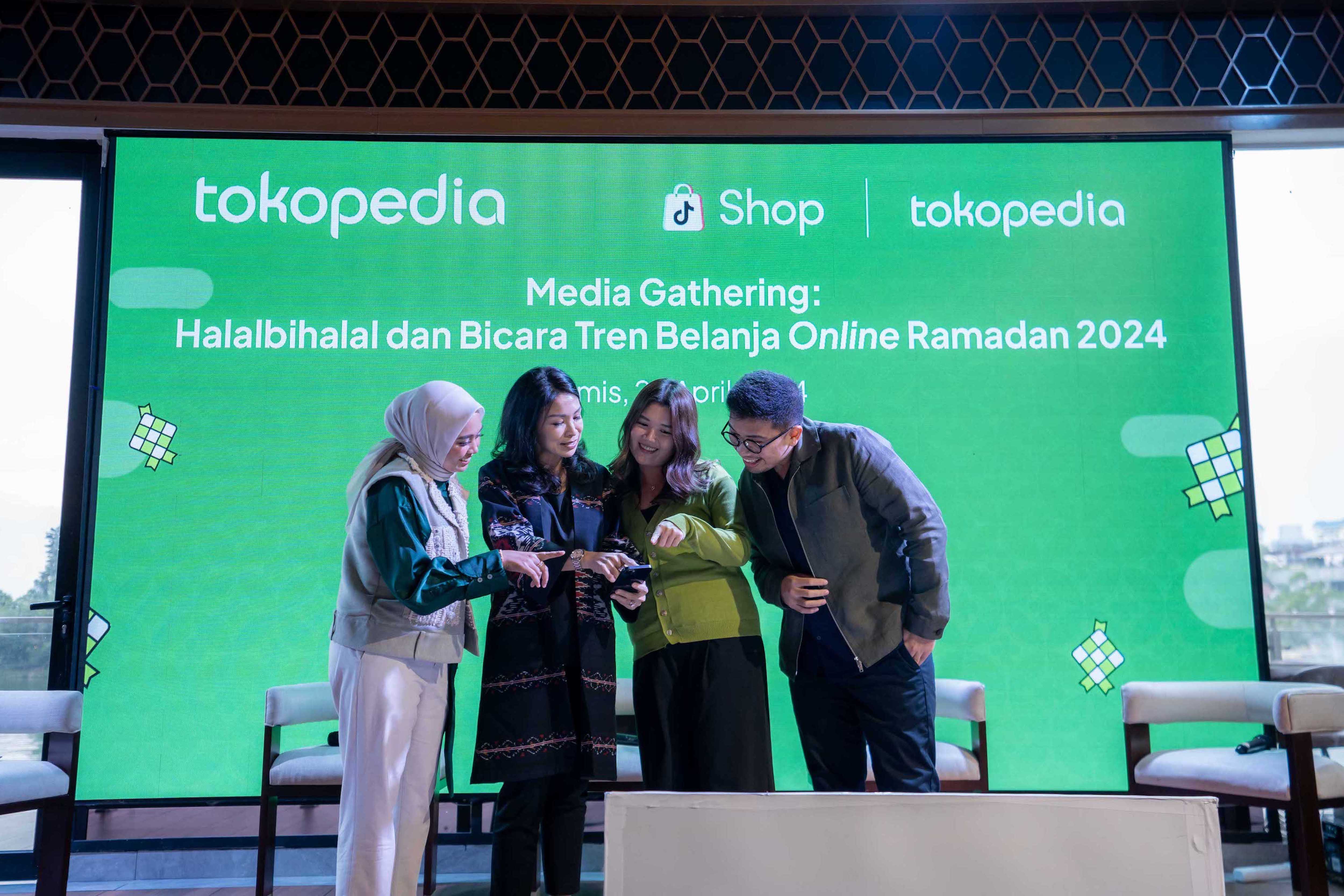 Tokopedia bersama TikTok melalui Shop | Tokopedia telah mempermudah masyarakat Indonesia memenuhi berbagai kebutuhan selama Ramadan-Lebaran&nbsp;2024.