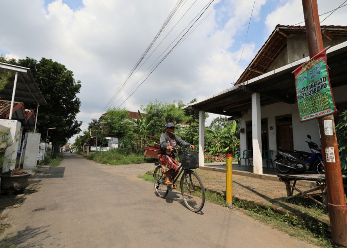 ANGKAT KAKI: Warga Jl Kawi, Kelurahan Mojoroto mengosongkan bangunan rumahnya yang terdampak Tol Kediri-Tulungagung akses ke&nbsp;Bandara&nbsp;Dhoho.
