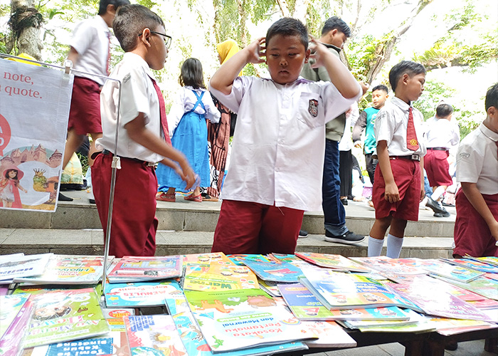 Pemkot Kediri membuka ruang membaca di Taman Sekartaji. Ruang terbuka itu untuk meningkatkan jumlah minat pembaca di Kota Tahu.