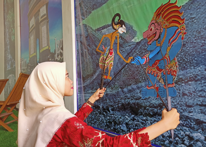 LESTARIKAN BUDAYA: Wayang dari kertas duplex buatan Rahman memiliki detail dan finishing yang rapi.