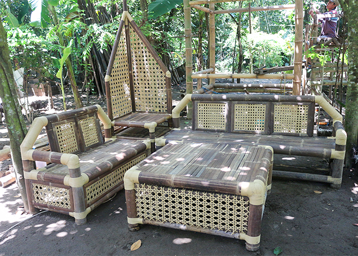 Kursi dari material bambu buatan Mujiana banyak diminati oleh masyarakat. Kursi ini juga dapat diletakan di ruang tamu atau keluarga