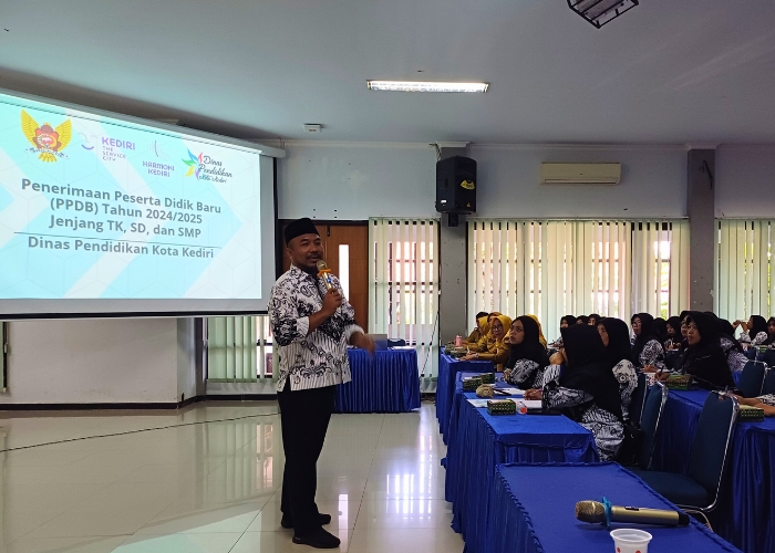 SATU ZONA SMP: Kepala Dinas Pendidikan Kota Kediri M. Anang Kurniawan menjelaskan detail PPDB jenjang TK, SD, dan SMP di Kota Kediri yang akan dimulai serentak 27 Mei nanti.