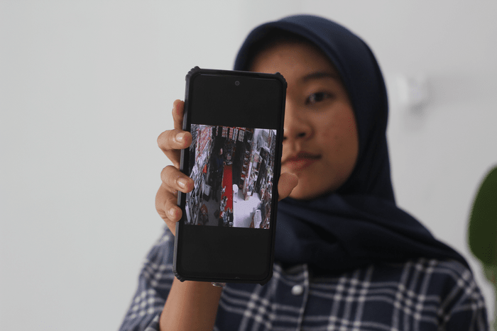 KETAHUAN: Rekaman CCTV yang menyorot pencuri.