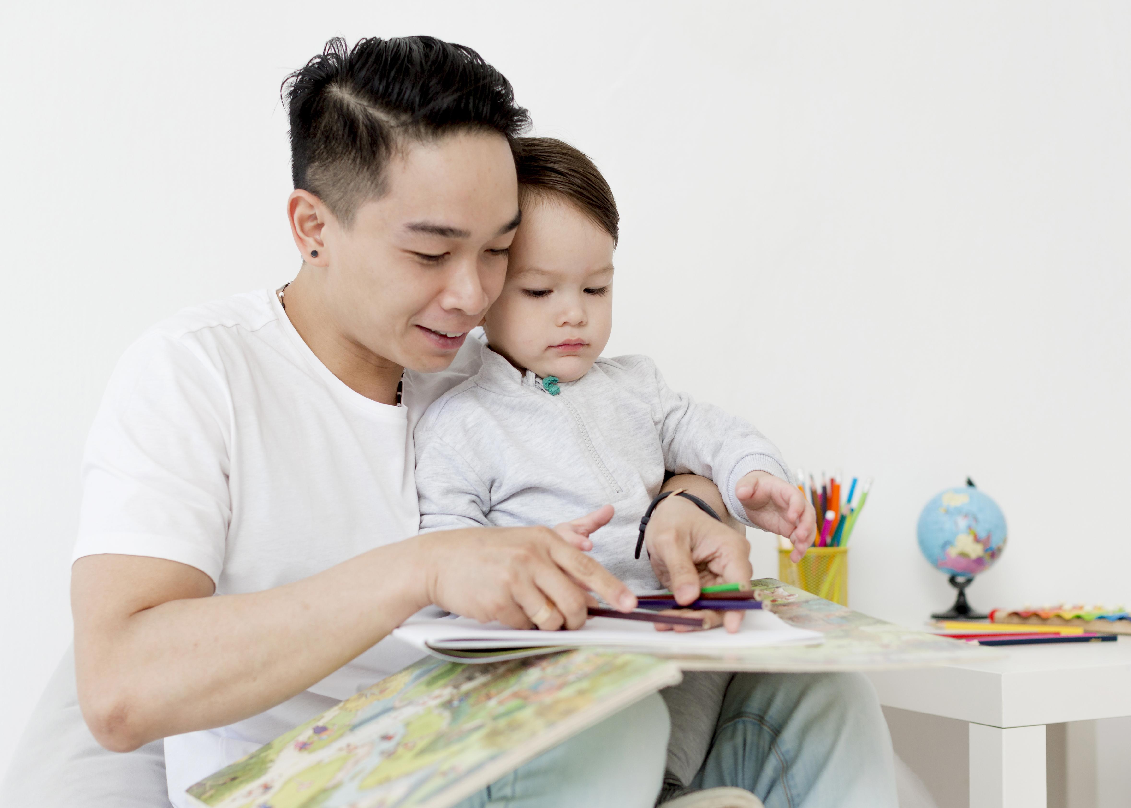 Ilustrasi bermain dengan anak