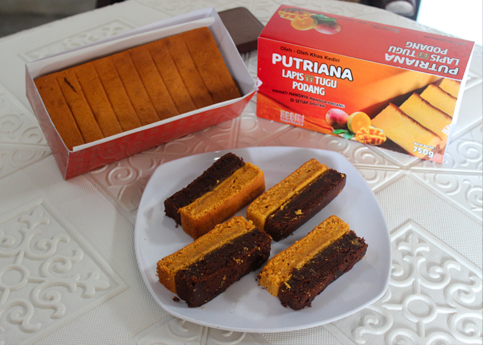 Kreasi kue lapis dari bahan baku mangga podang buatan Lina