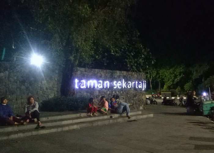 RUANG TERBUKA HIJAU: Taman Sekartaji Kota Kediri yang diduga jadi tempat mesum pelajar.