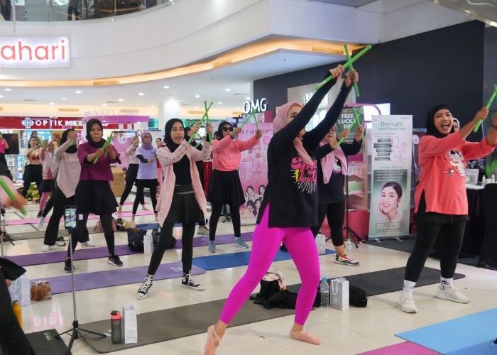 MERIAH: Peserta Pound Fit tampil semangat di Kediri Beauty Fest 2024 kemarin. Kehadiran olahraga ini menjadikan pameran kecantikan semakin seru.