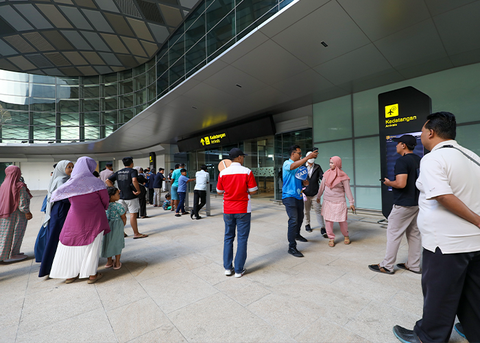Bandara Dhoho agaknya akan lebih ramai Juni nanti. Bukan saja karena penerbangan rute Kediri-Balikpapan oleh Super Air Jet mulai dibuka.