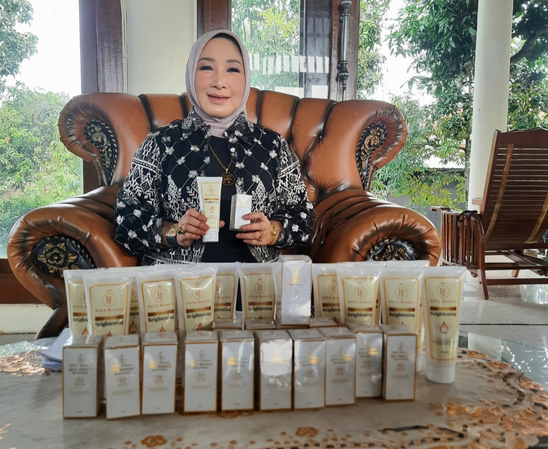 INSPIRATIF: Muji Rahayu, mantan penyiar radio yang sukses bisnis di bidang fashion dan kecantikan.
