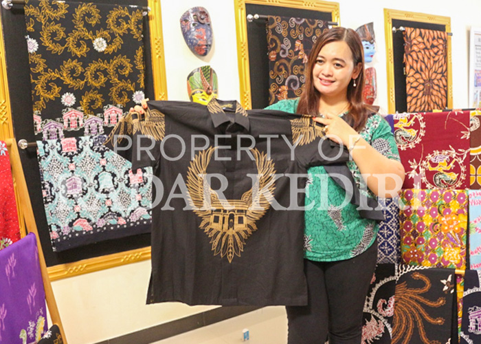 MENAWAN: Batik Lochatara menawarkan beragam motif yang mengedepankan tradisi dan budaya Kediri.