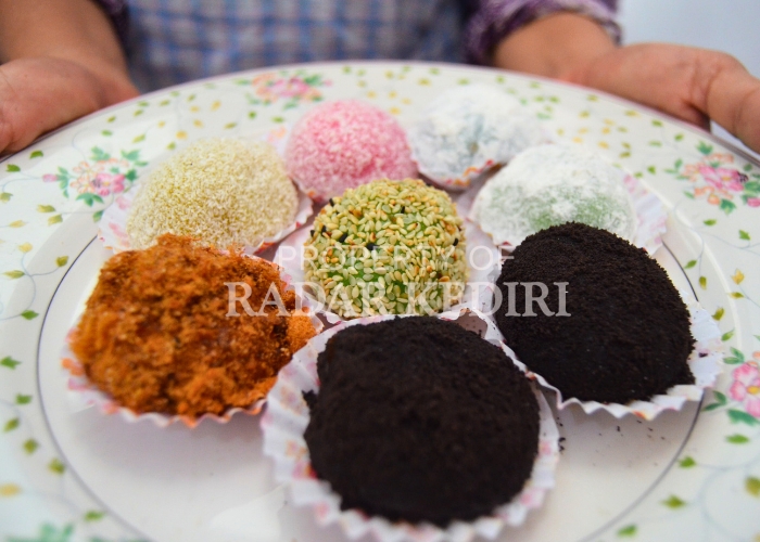 ENAK: Kue Mochi ini memiliki banyak varian rasa dan toping yang cocok disantap untuk semua kalangan usia.