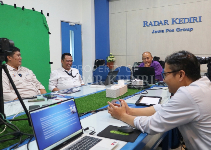 Panitia kompetisi akademik Pada saat Zoom Meeting