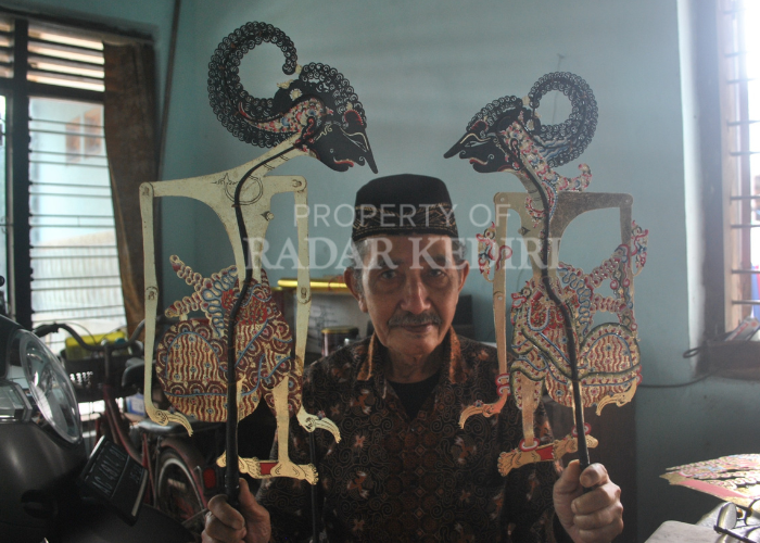 KONSISTEN: Subroto memiliki kecintaan dan perhatian khusus terhadap budaya wayang.