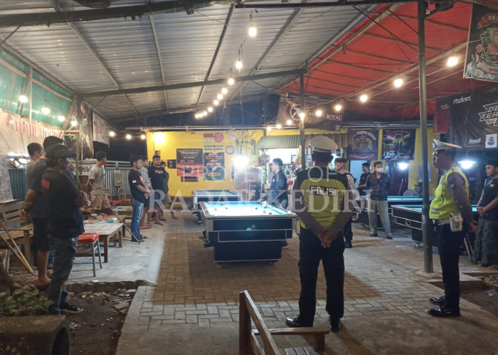 PATROLI: Kapolsek Mojoroto Kompol Mukhlason beri peringatan keras.